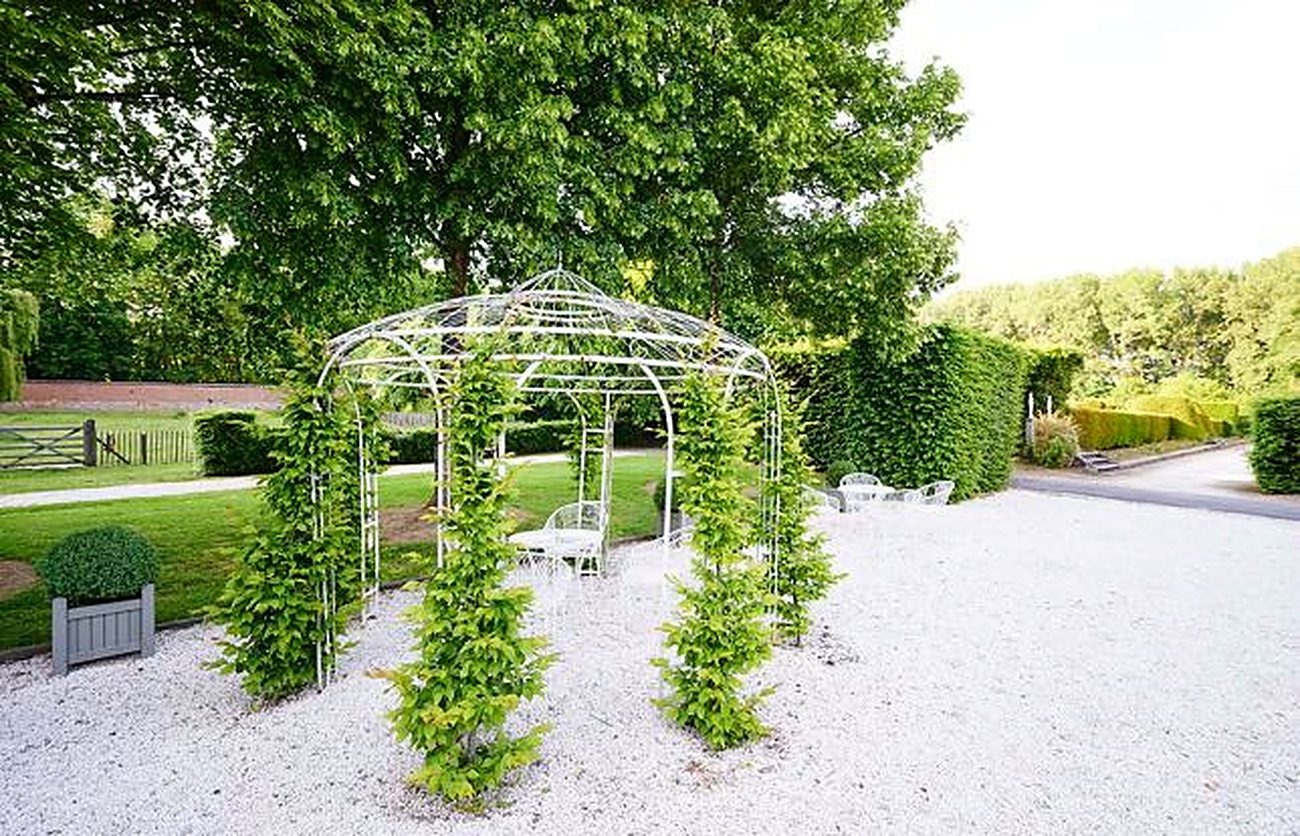 Pergola din grădinile castelului